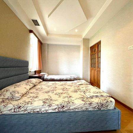 יירבאן Apartments Emili מראה חיצוני תמונה