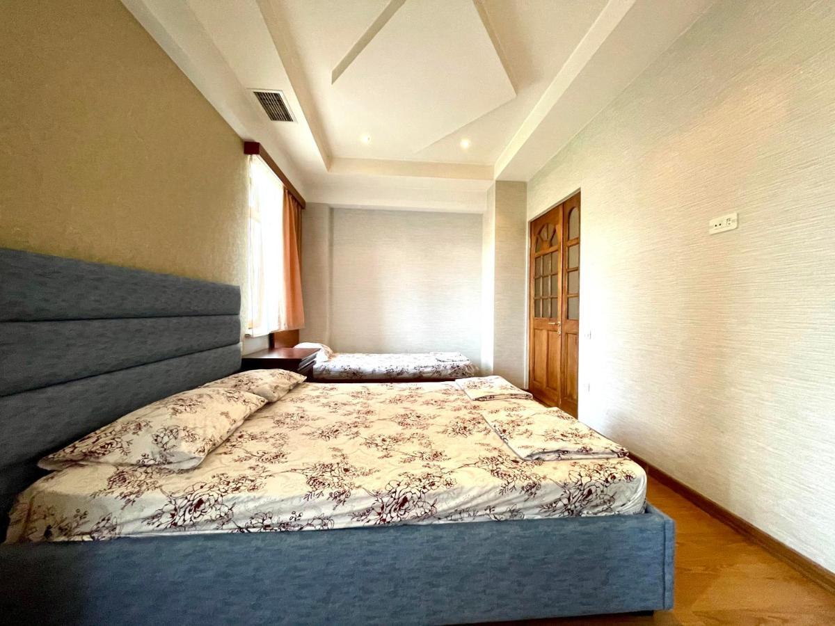 יירבאן Apartments Emili מראה חיצוני תמונה