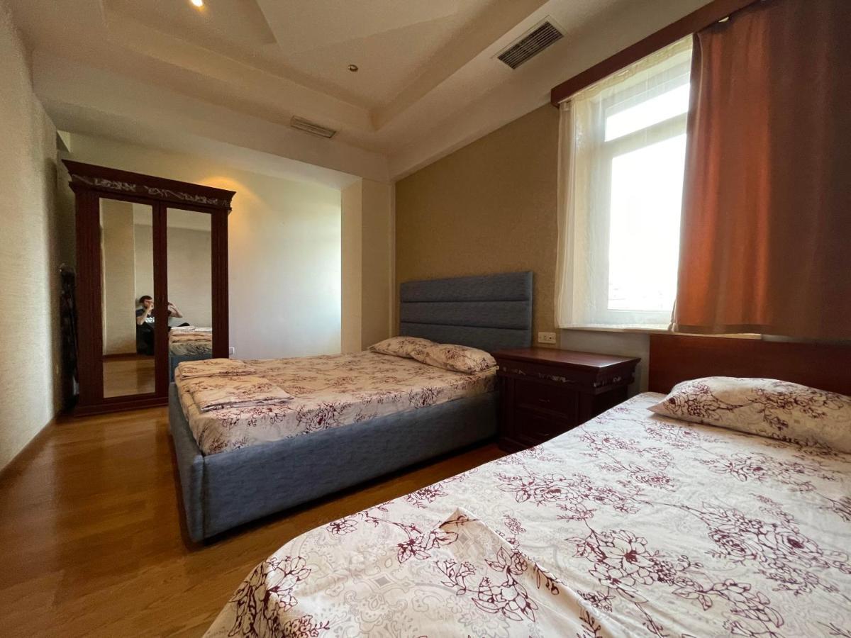 יירבאן Apartments Emili מראה חיצוני תמונה