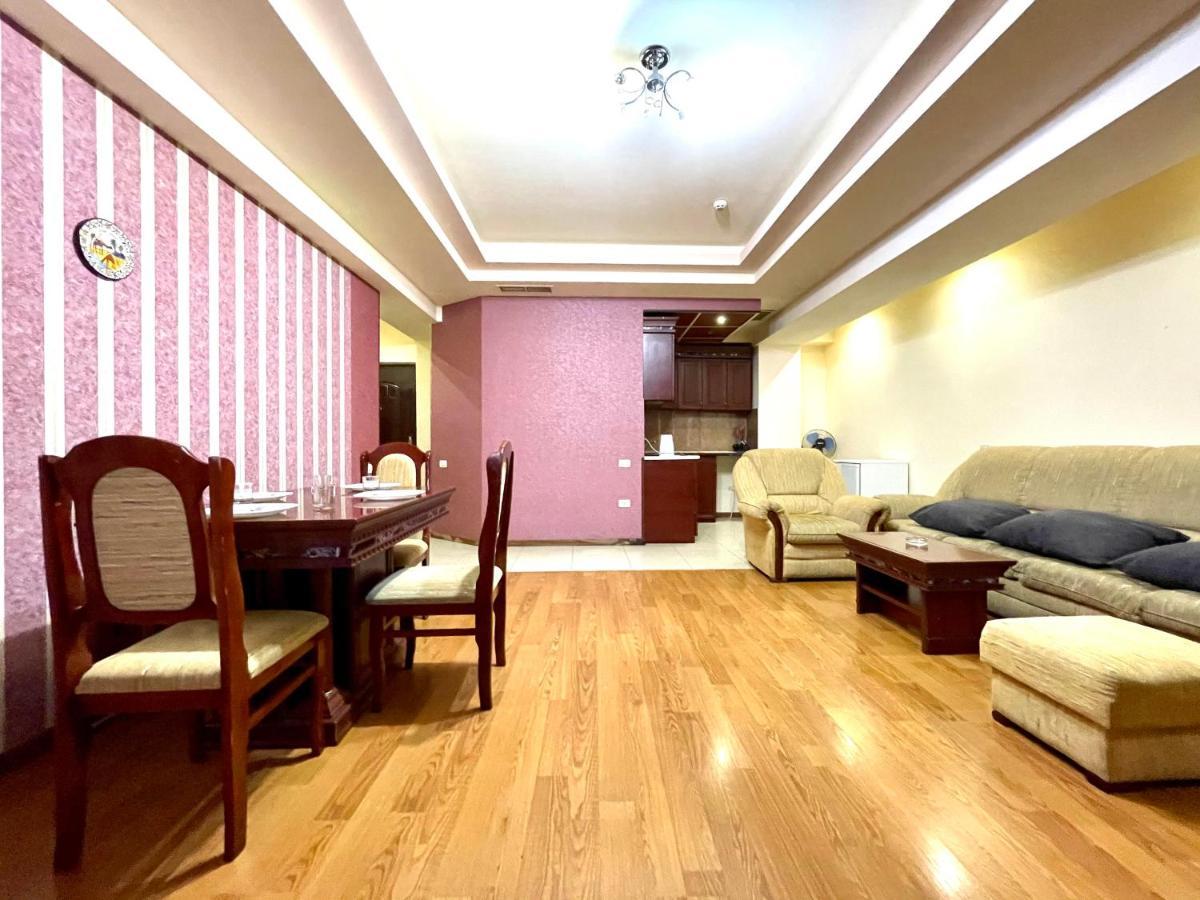 יירבאן Apartments Emili מראה חיצוני תמונה