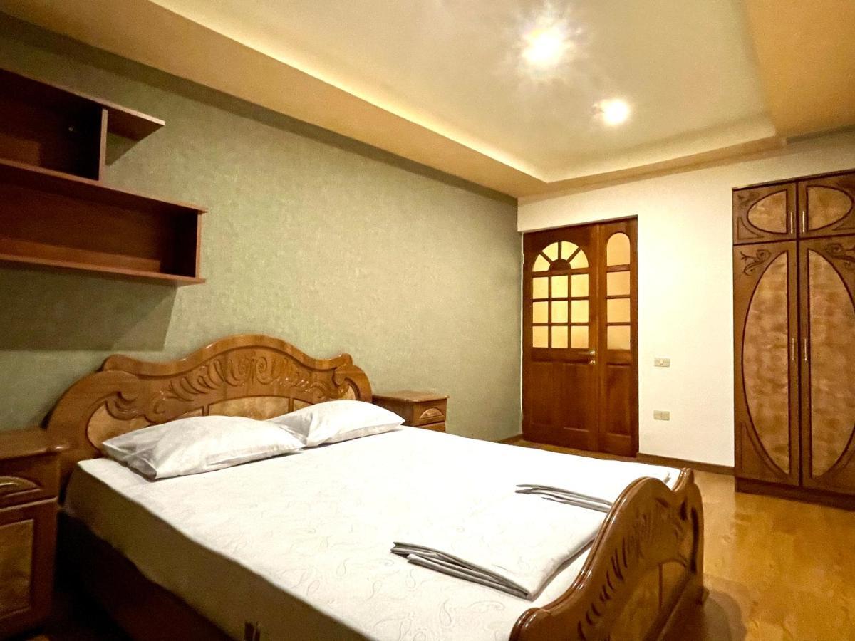 יירבאן Apartments Emili מראה חיצוני תמונה