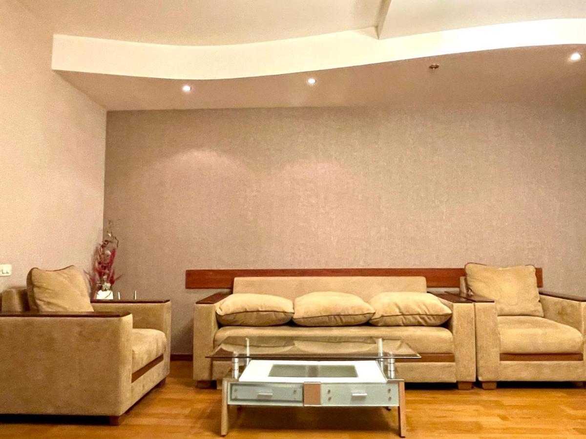 יירבאן Apartments Emili מראה חיצוני תמונה