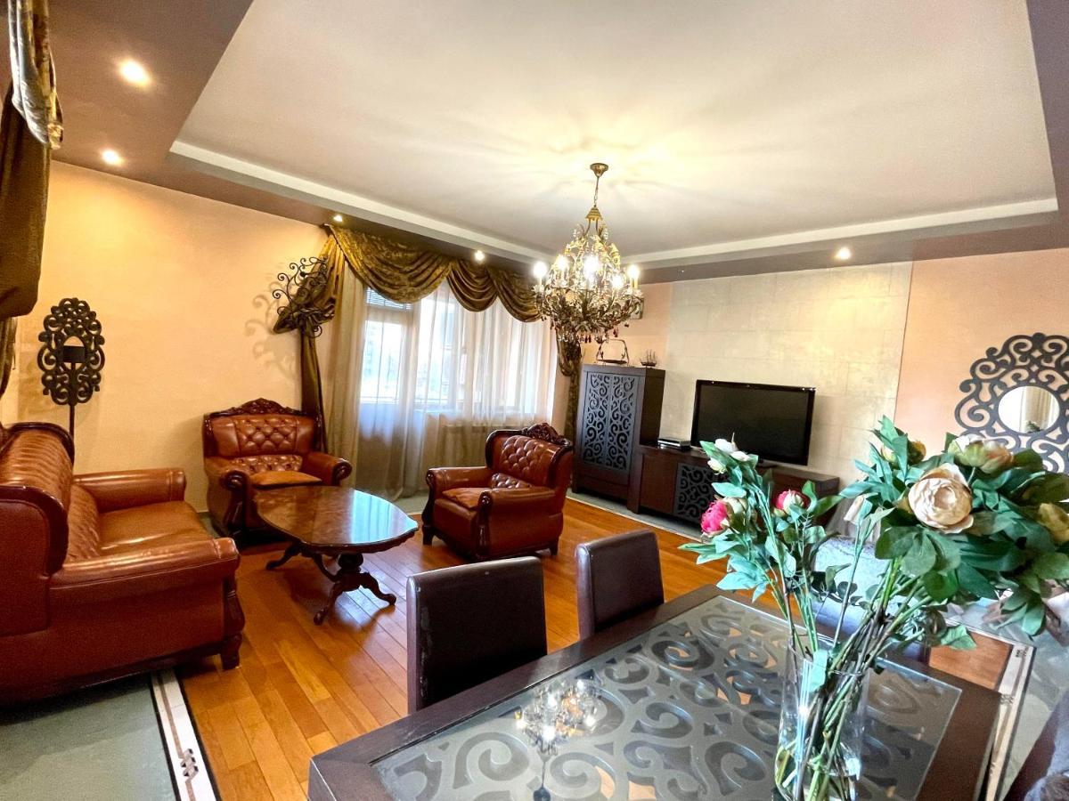 יירבאן Apartments Emili מראה חיצוני תמונה