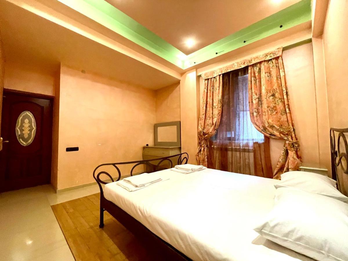 יירבאן Apartments Emili מראה חיצוני תמונה