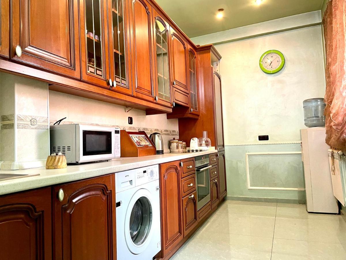 יירבאן Apartments Emili מראה חיצוני תמונה