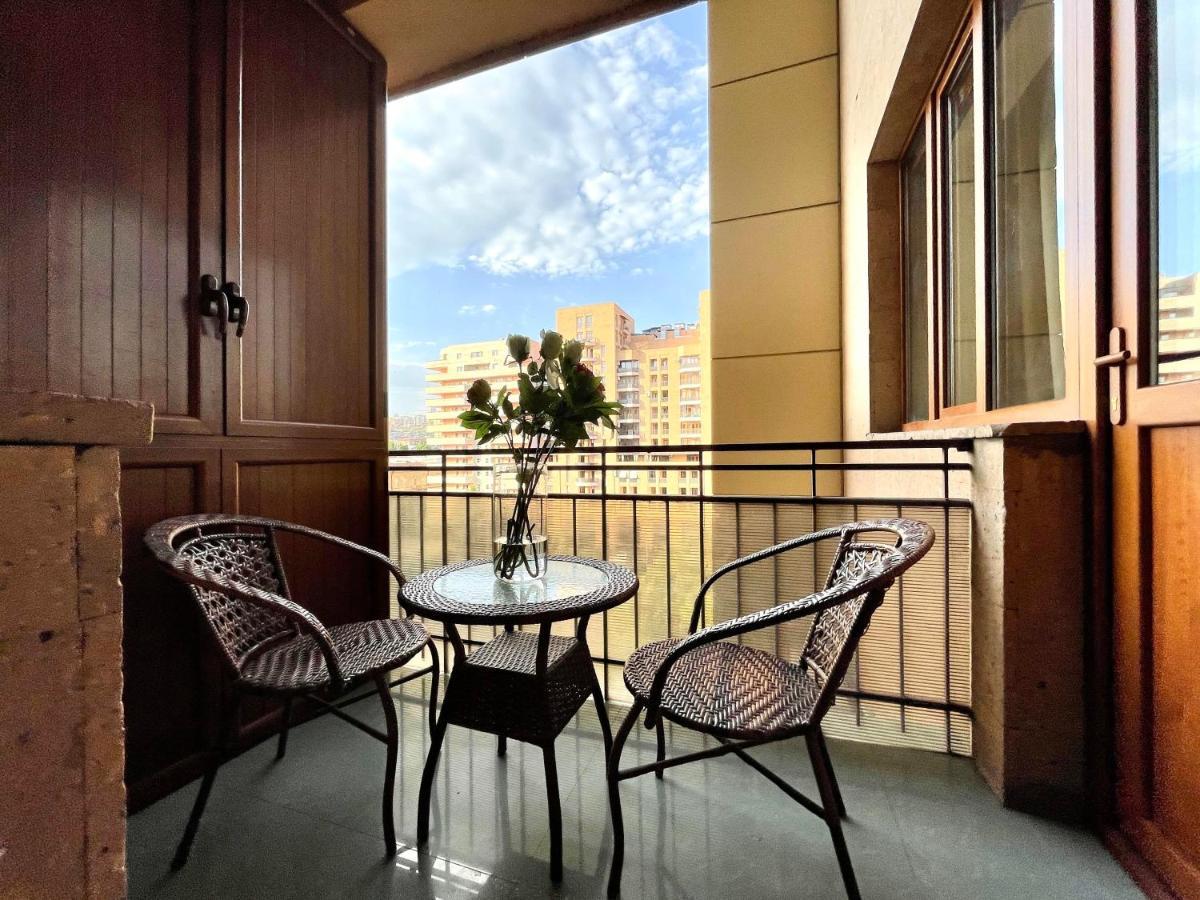 יירבאן Apartments Emili מראה חיצוני תמונה