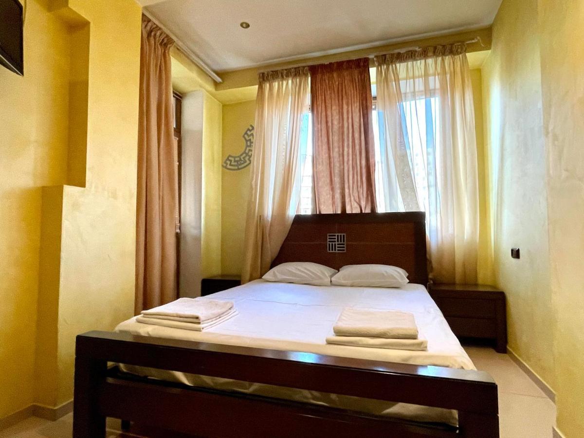 יירבאן Apartments Emili מראה חיצוני תמונה