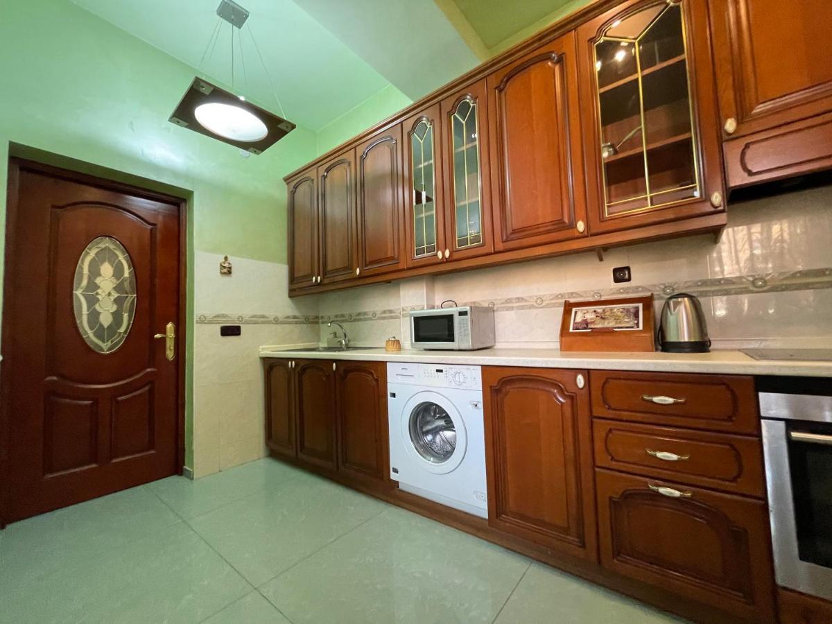 יירבאן Apartments Emili מראה חיצוני תמונה
