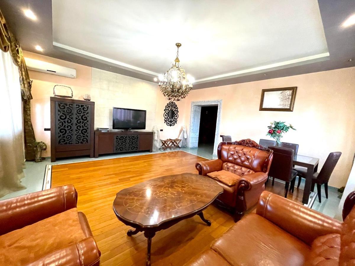 יירבאן Apartments Emili מראה חיצוני תמונה