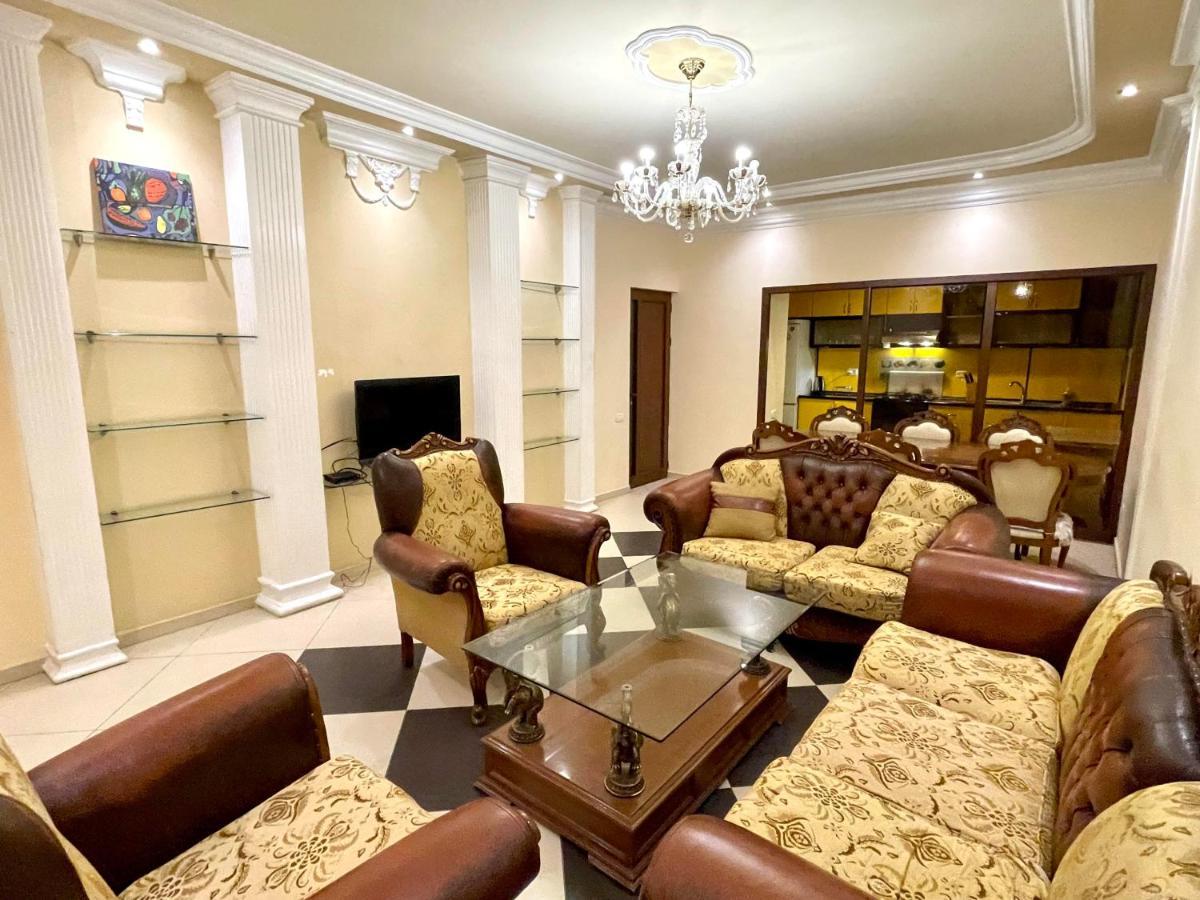 יירבאן Apartments Emili מראה חיצוני תמונה