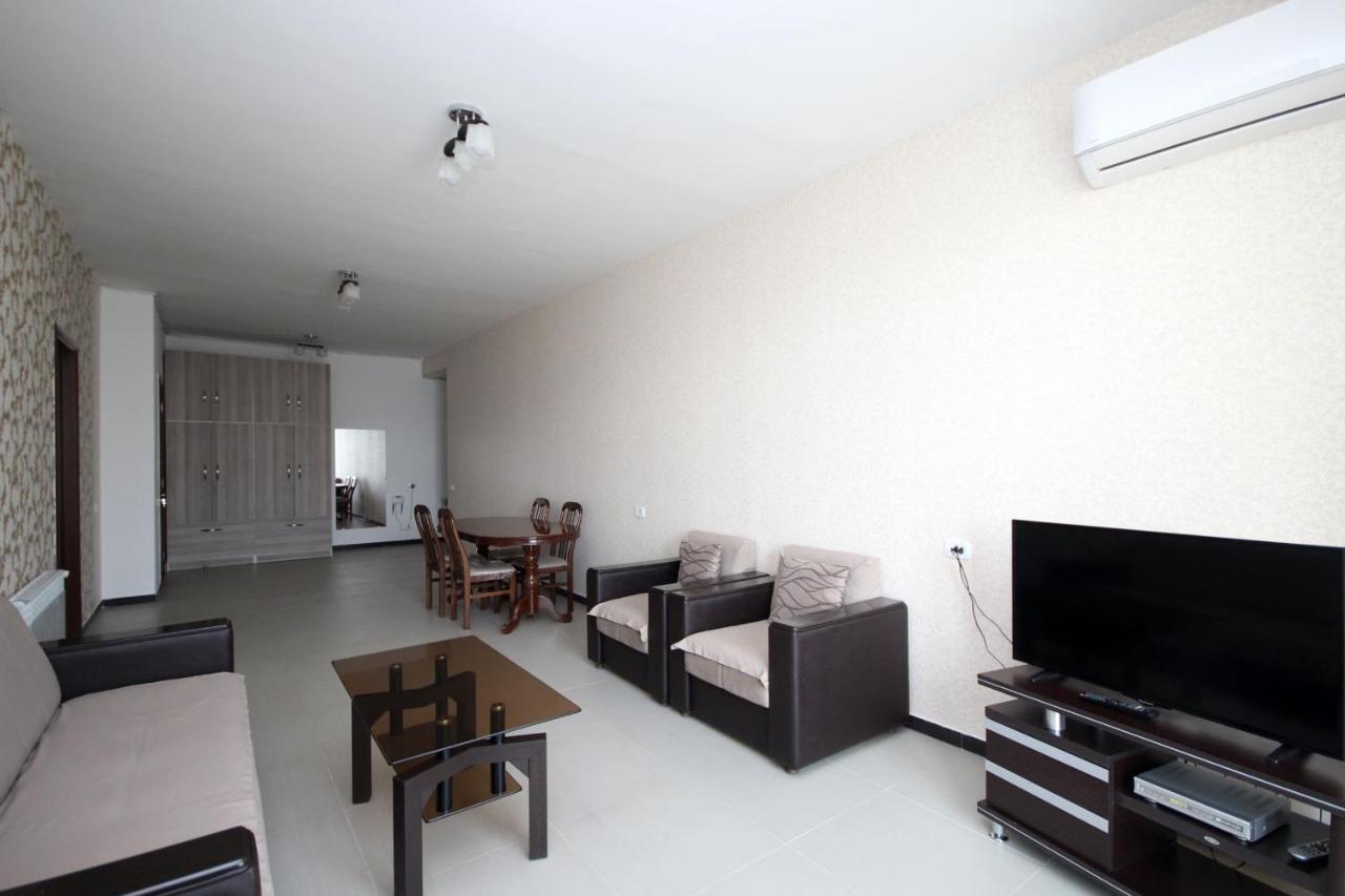 יירבאן Apartments Emili מראה חיצוני תמונה