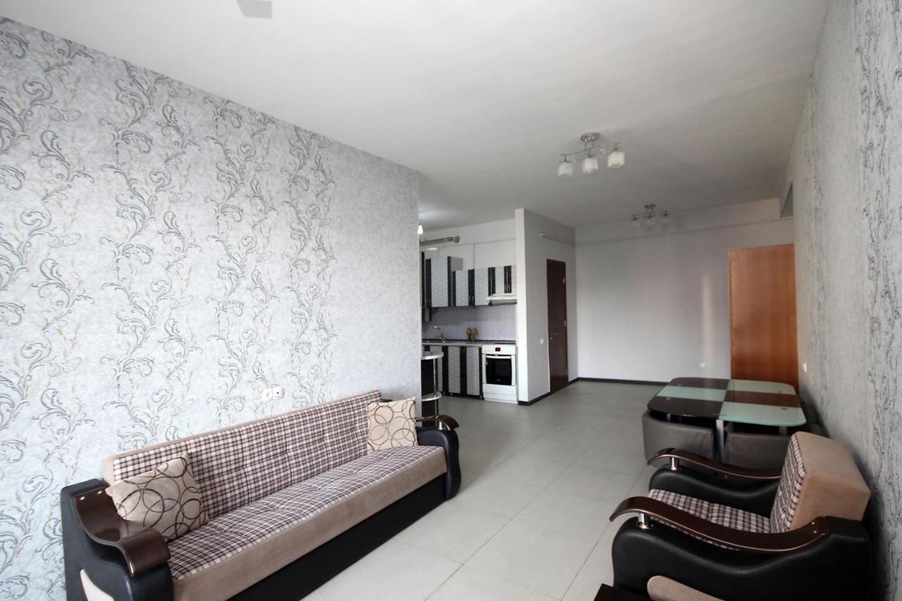 יירבאן Apartments Emili מראה חיצוני תמונה