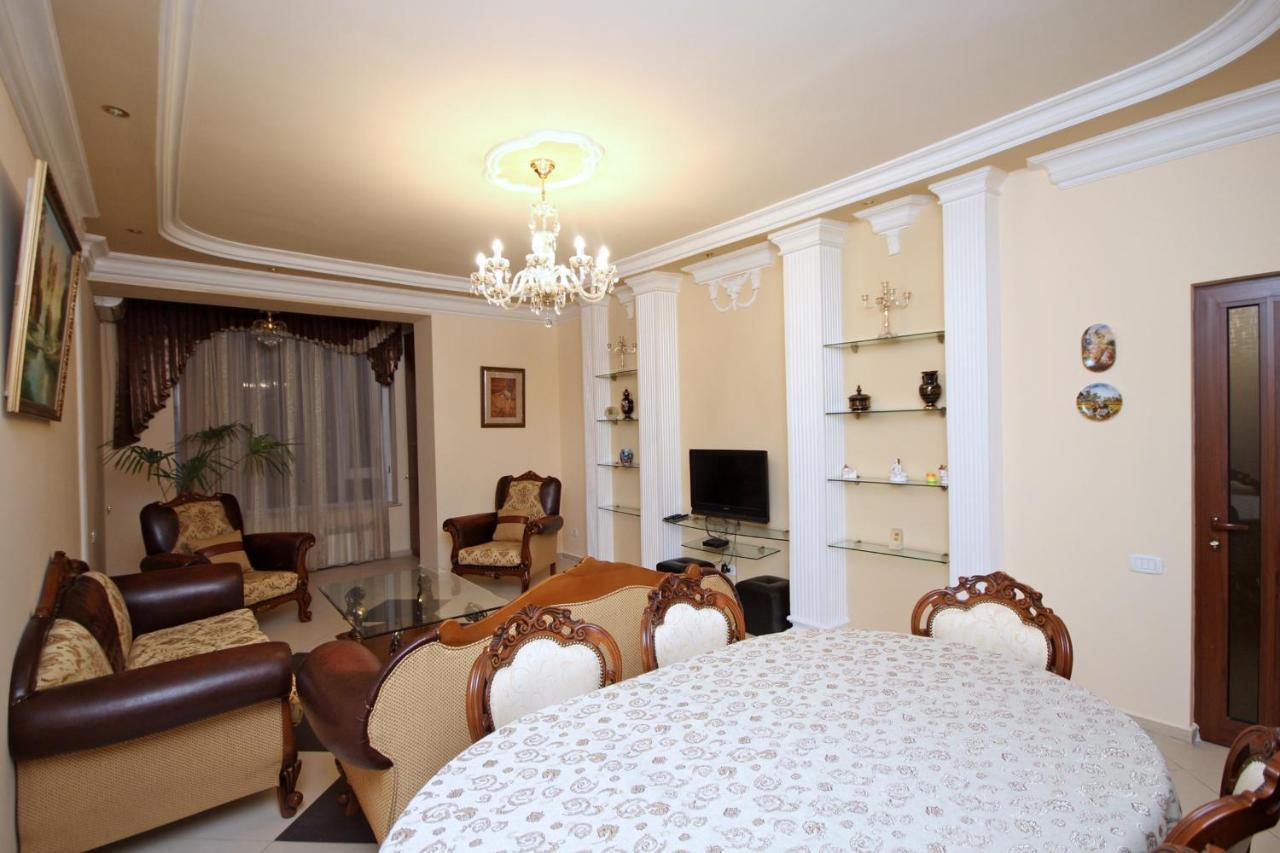 יירבאן Apartments Emili מראה חיצוני תמונה