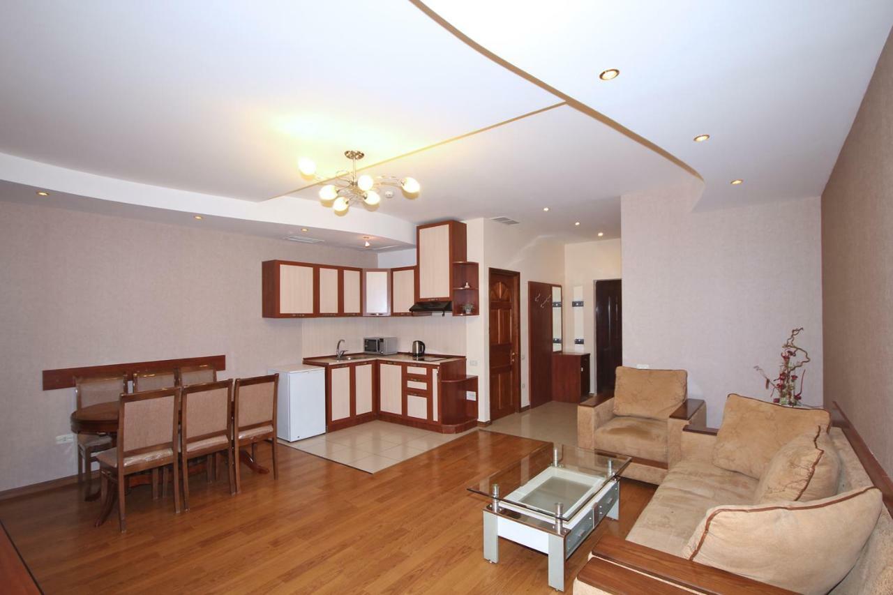 יירבאן Apartments Emili מראה חיצוני תמונה