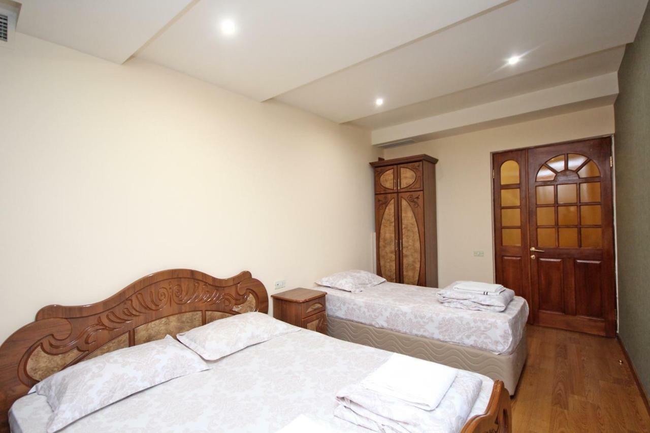 יירבאן Apartments Emili מראה חיצוני תמונה