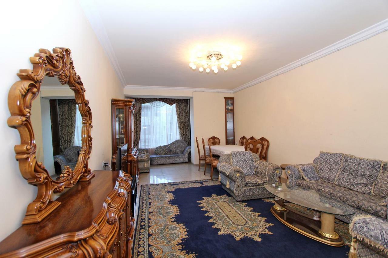 יירבאן Apartments Emili מראה חיצוני תמונה