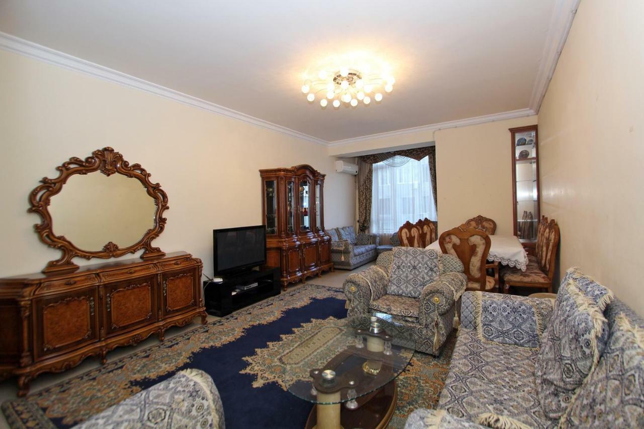 יירבאן Apartments Emili מראה חיצוני תמונה