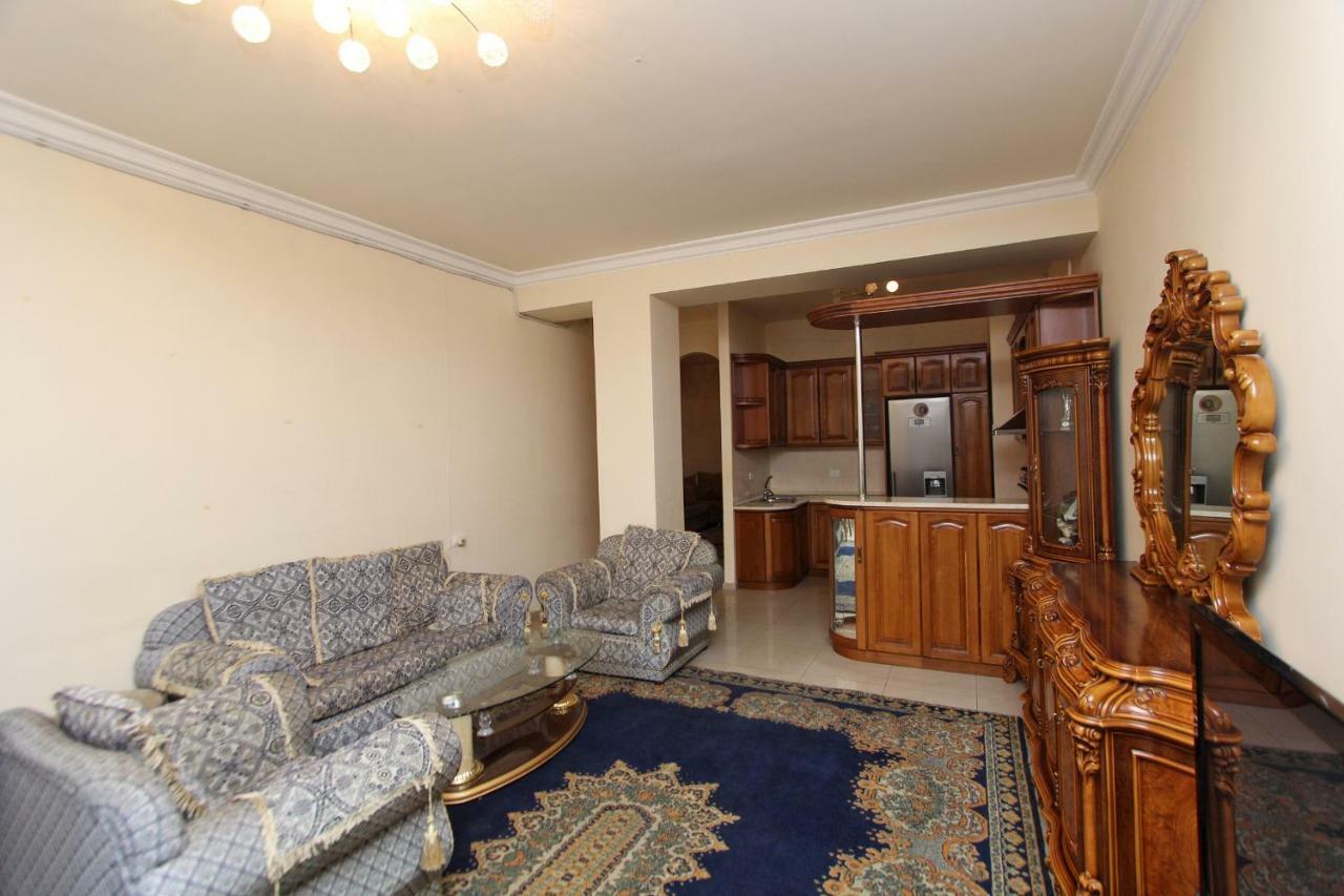יירבאן Apartments Emili מראה חיצוני תמונה