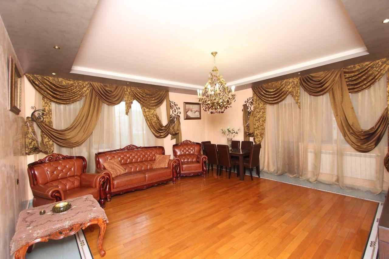יירבאן Apartments Emili מראה חיצוני תמונה