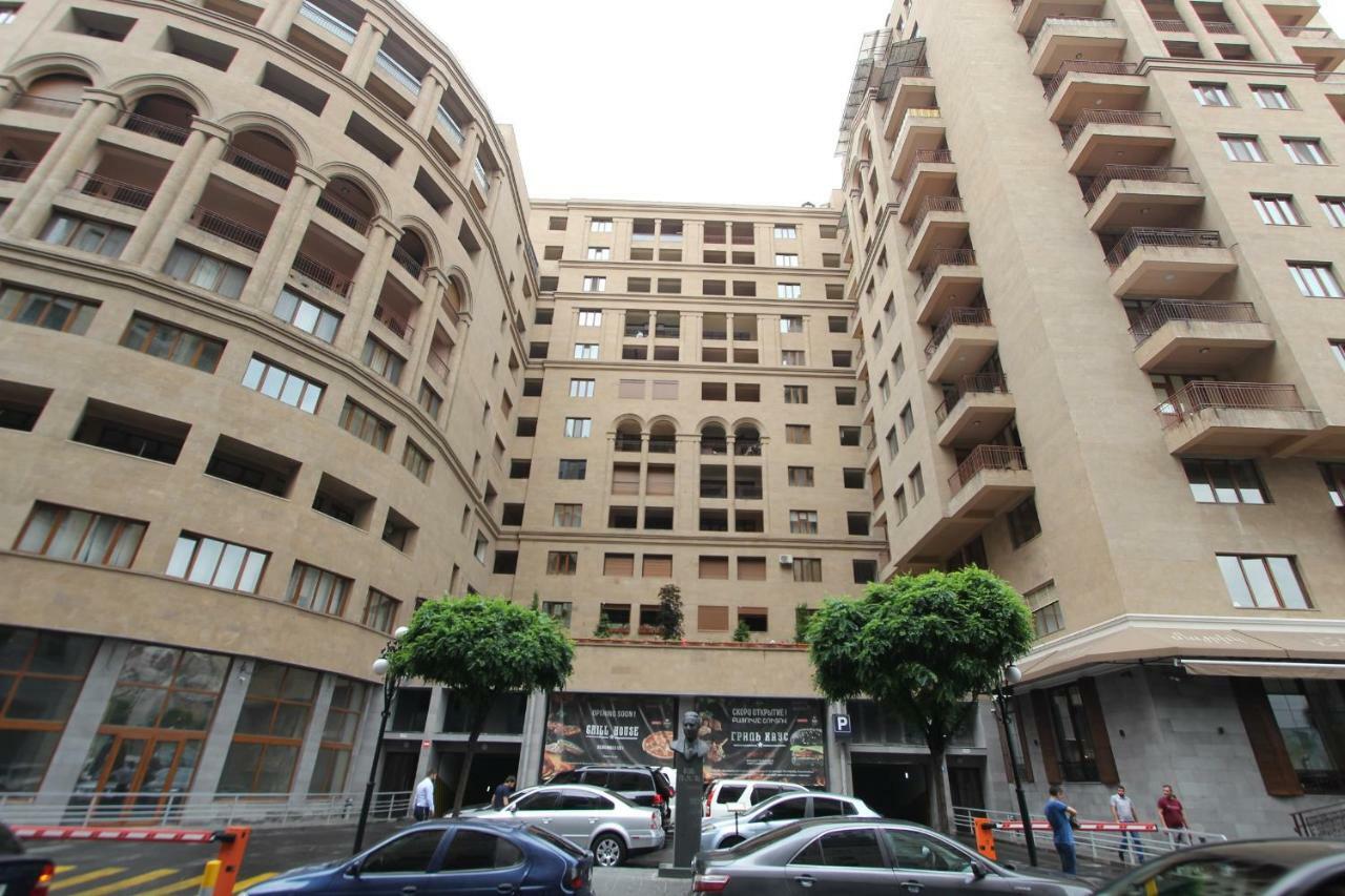 יירבאן Apartments Emili מראה חיצוני תמונה