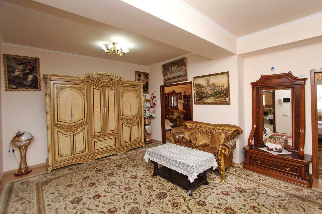 יירבאן Apartments Emili מראה חיצוני תמונה